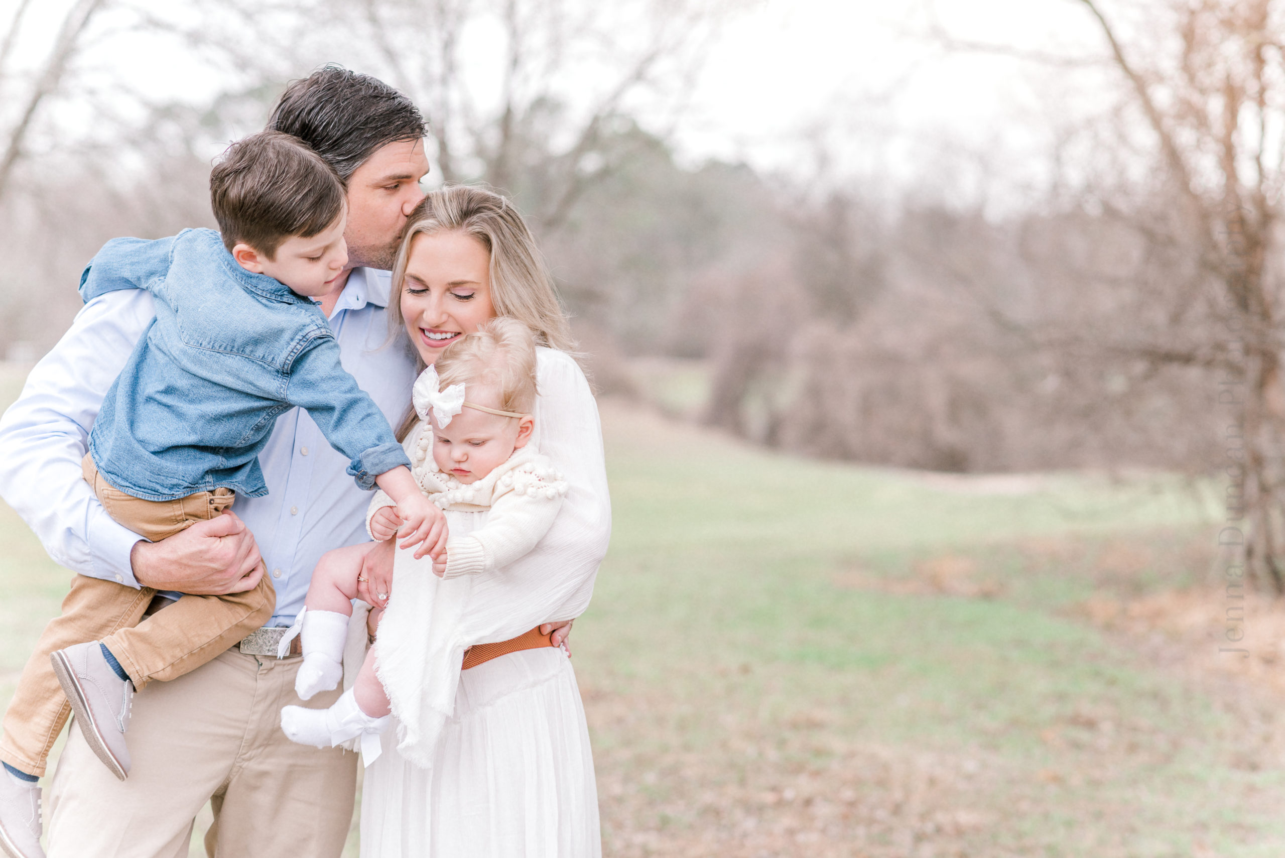 Sweet Houston family photography session with toddler and baby